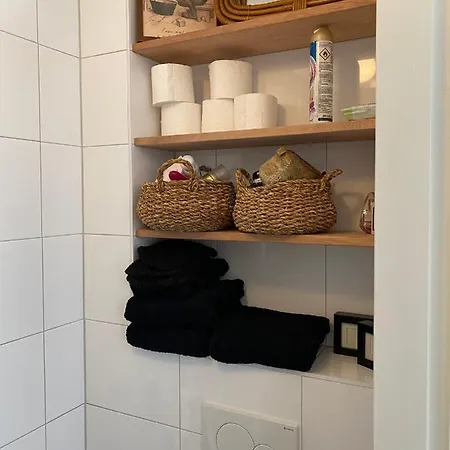 Lizzy Apartment